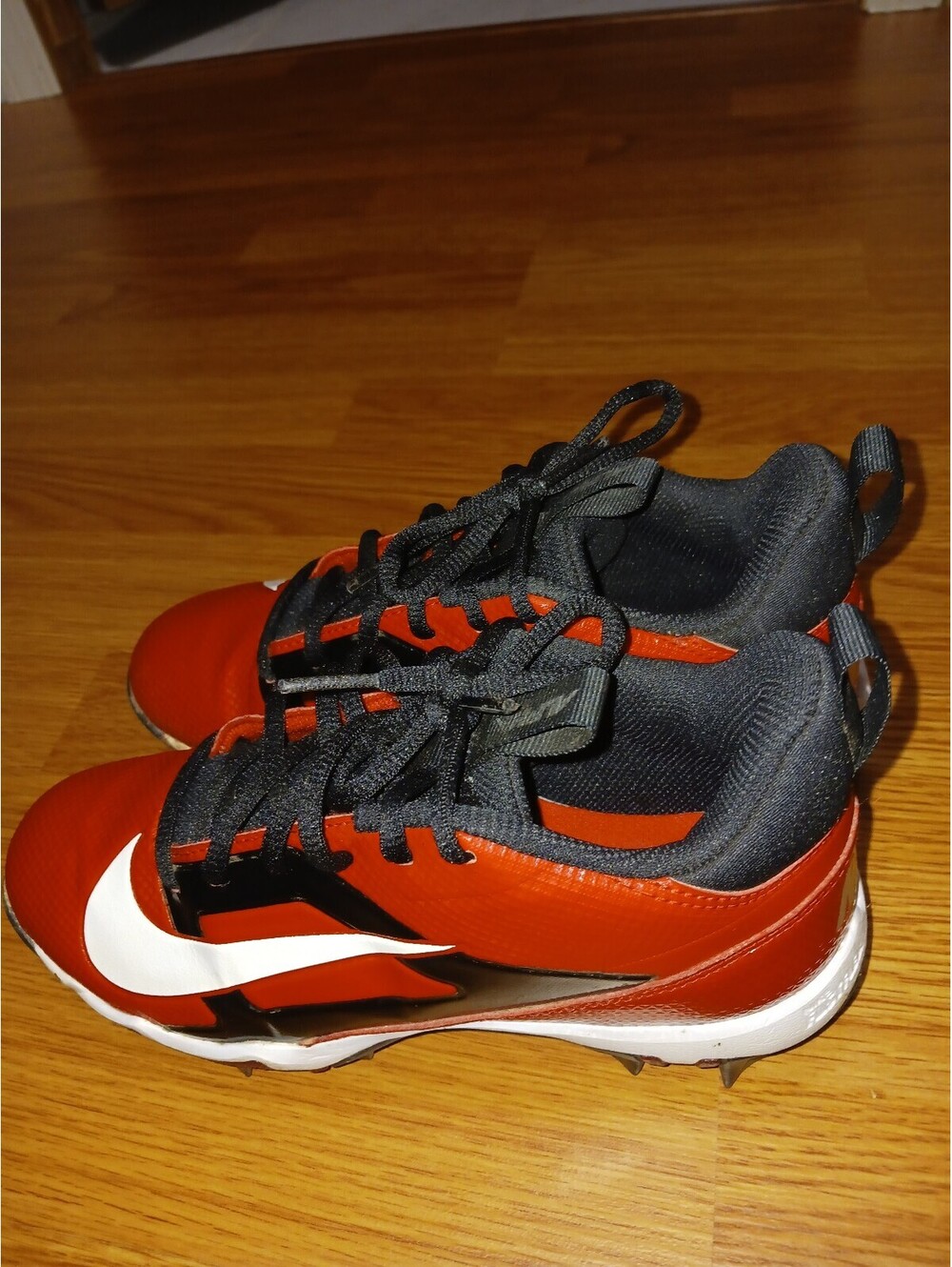 Nike Red & White Upper Athletic Shoes Size 3.5 Y - Picture 4 of 9